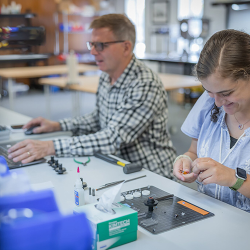 6-about-facilities-ProductionLab-5G5A1672